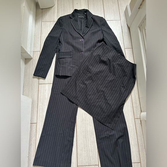 Sandra Angellozi Pants - Sandra Angelozzi 3 piece Suit. Black pinstripe jacket  32, skirt 38, pants 40.